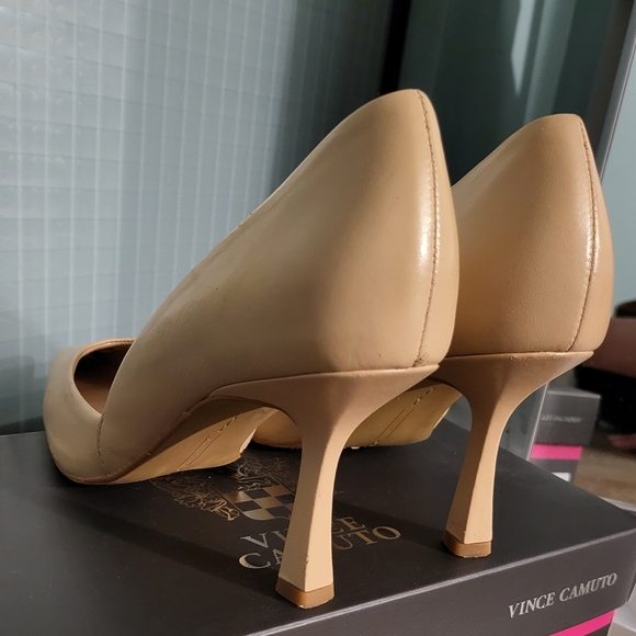 Vince Camuto Women's Tan Pumps - Picture 9 of 9